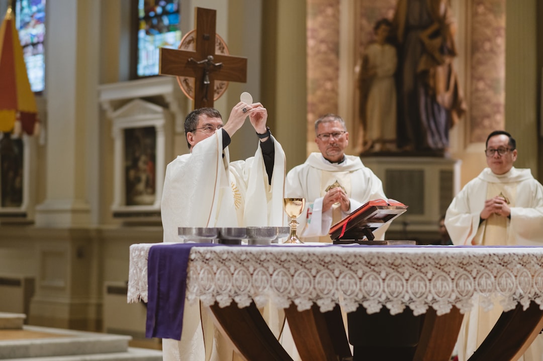 Bishops urge flexibility in federal migrant child sponsor vetting to keep families together
